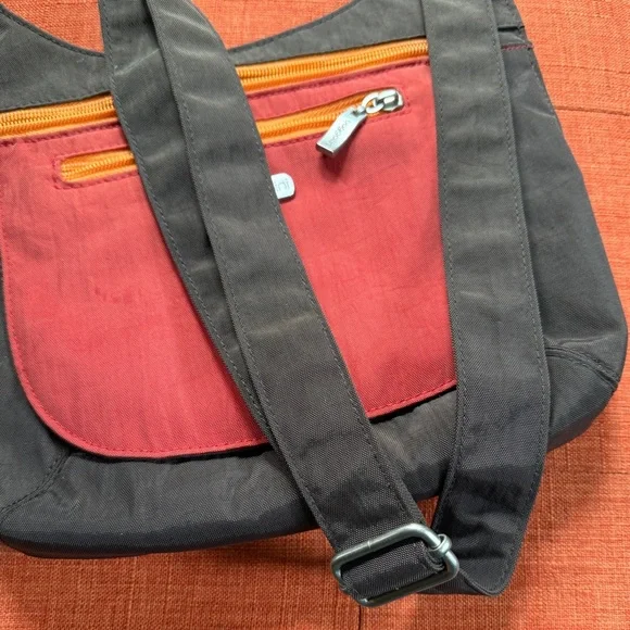 Baggalini Two-Tone cross body Shoulder Bag - Picture 8 of 9